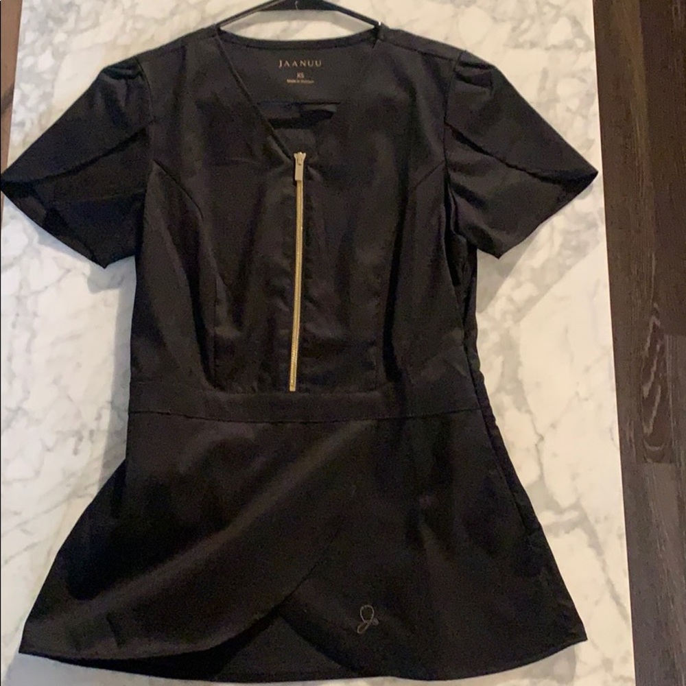 Jaanuu Scrub Top